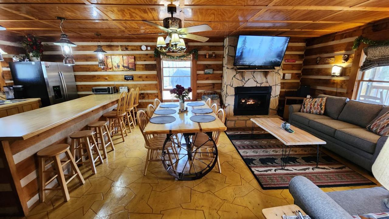Rustic Cabin Севьервилл Экстерьер фото