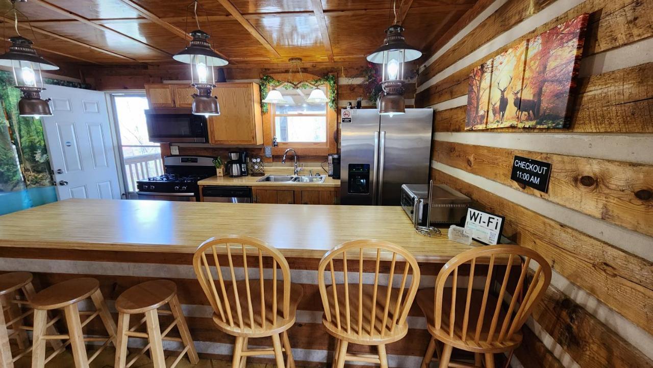 Rustic Cabin Севьервилл Экстерьер фото